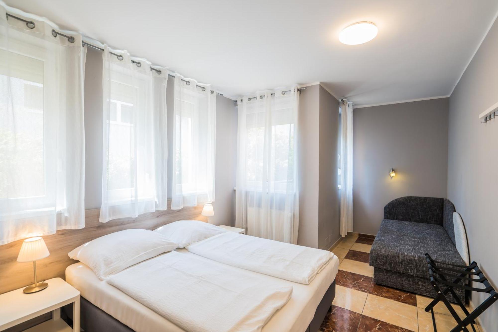 שיופוק Riviera Apartmanhaz מראה חיצוני תמונה